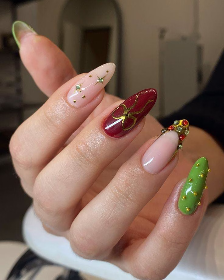 The 40 Best Christmas & New Year's Eve Nails