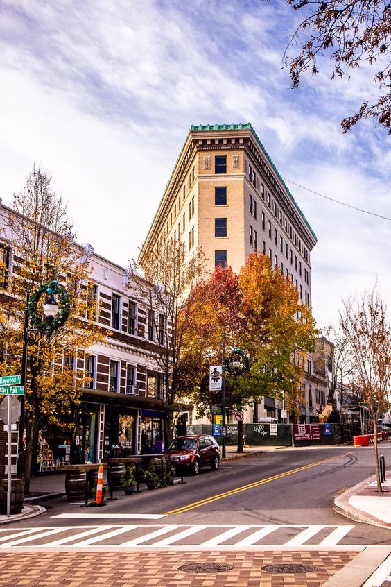 4 Quick Getaways to Take Before Fall: Nashville, Charleston, Savannah and Asheville